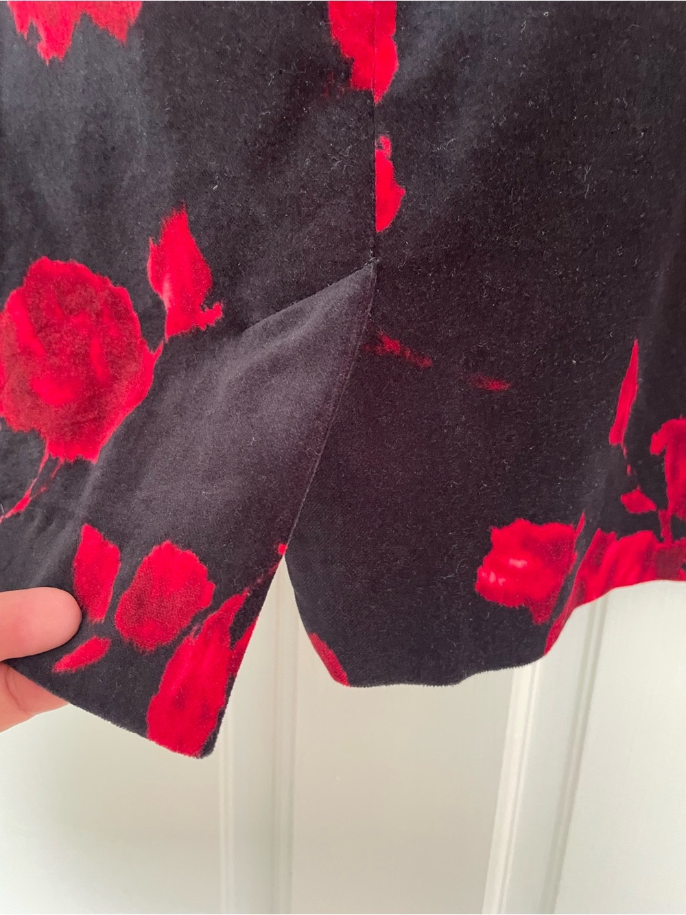 Talbots Black Velvet feel Floral Pencil Skirt with Red Rose Print- Size 14P - Picture 3 of 6